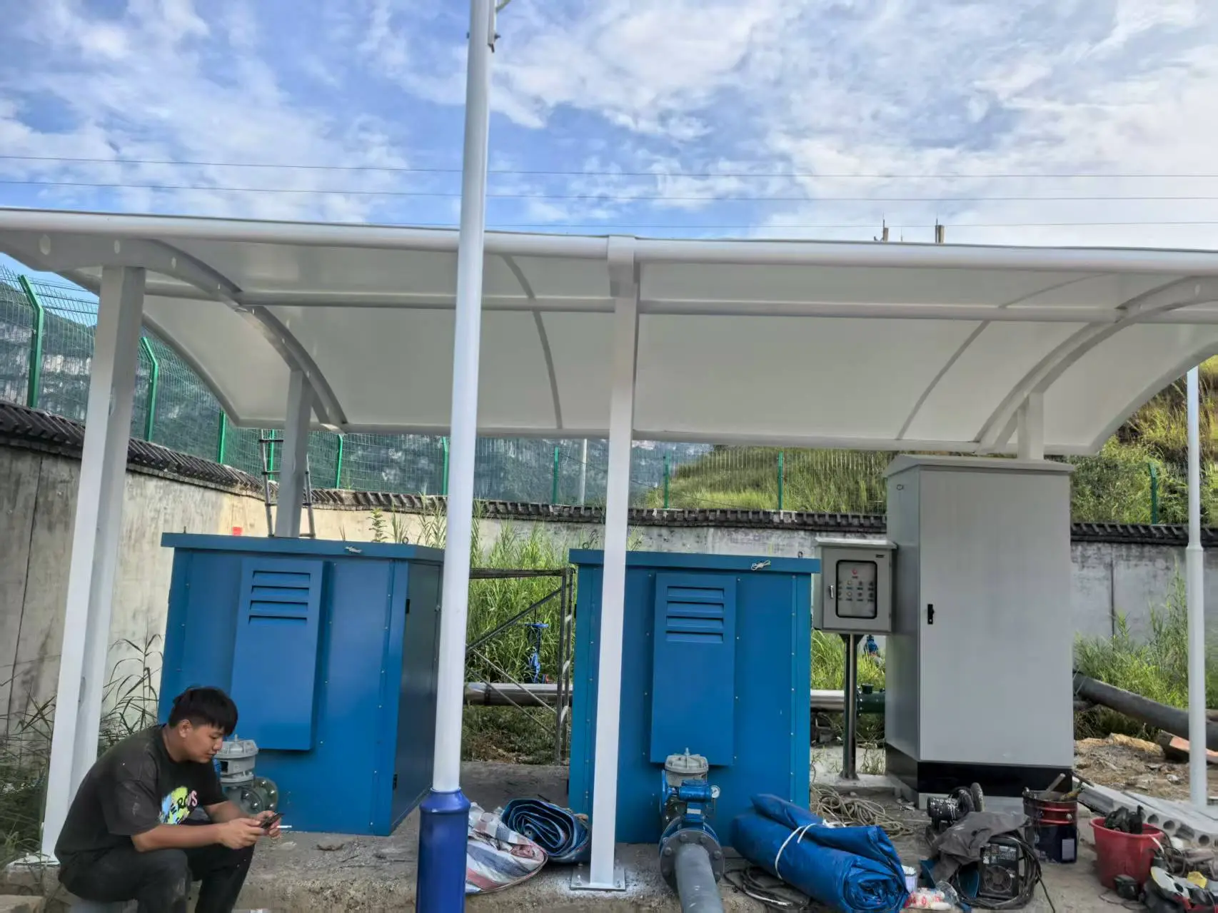 贵州江口膜结构棚怎么选？多雨高湿山区，避开低价铁皮棚与劣质膜材坑